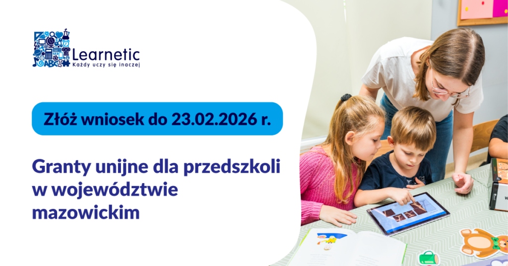Na grafice znajduje się zdjęcie nauczycielki oraz dwójki dzieci - chłopca i dziewczynki w wieku przedszkolnym. Nauczycielka pokazuje im zadanie na tablecie. Poza zdjęciem na grafice umieszczono tekst reklamujący konkurs grantowy dla przeszkoli z województwa mazowieckiego.